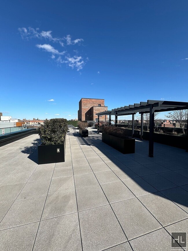 Foto del edificio - NORTHERN BOULEVARD