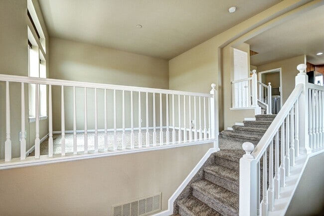 Building Photo - 3 bed 3 bath Townhome in Morgans Run Castl...