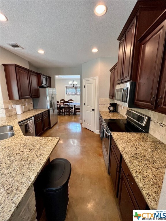 Building Photo - 3948 Summit Dr