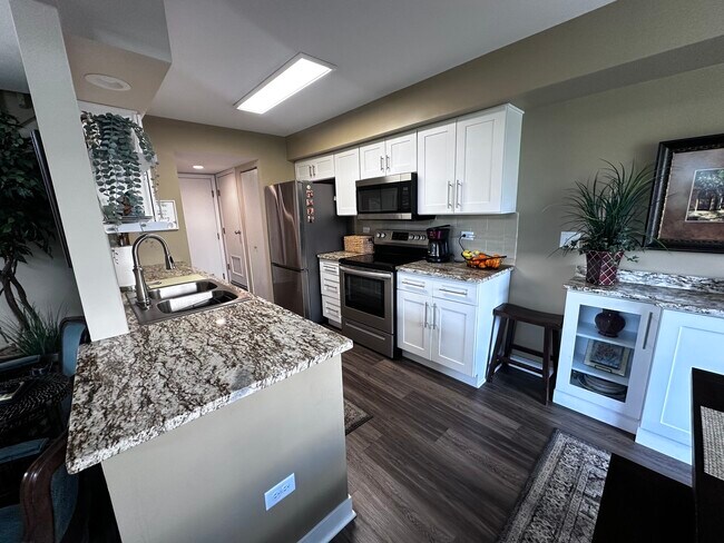 Foto del edificio - 1338 N Knollwood Dr