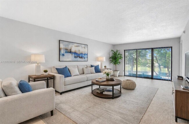 Foto del edificio - 2322 S Cypress Bend Dr