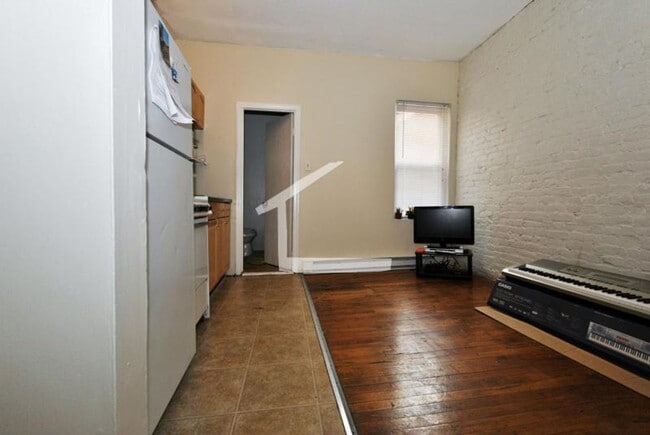 Building Photo - 9/1 No Fee! Charming 2BR apartment in Mission Hill!