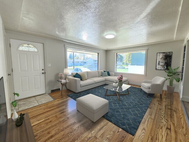 Foto del edificio - $1,900 - 4 Bed / 1 Bath Home with Fully Fe...