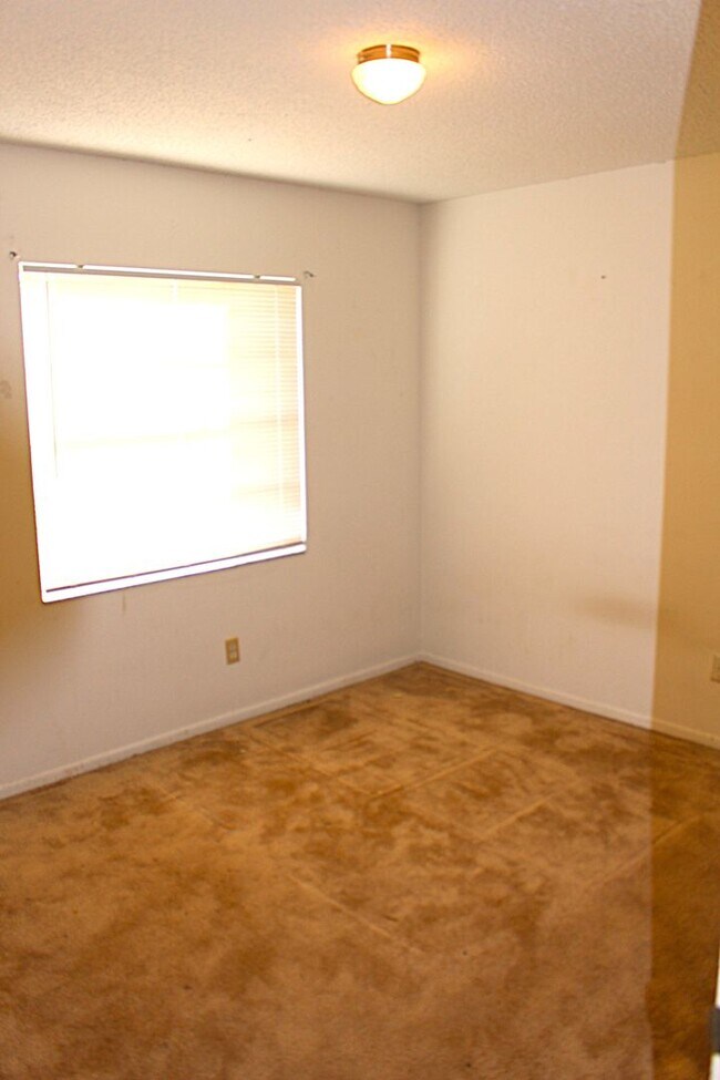 Foto del edificio - Home in the Goldenrod Area for rent.