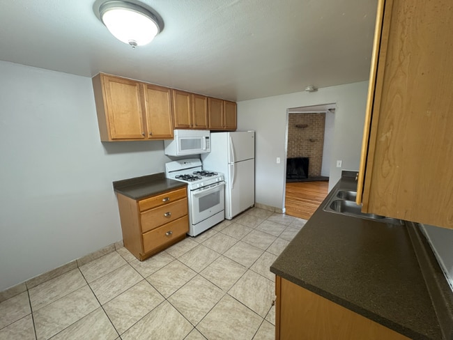 Building Photo - 7641 Elmwood Ln