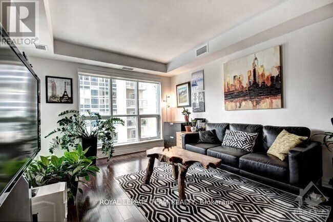 Photo du bâtiment - 242-1242 Rideau St