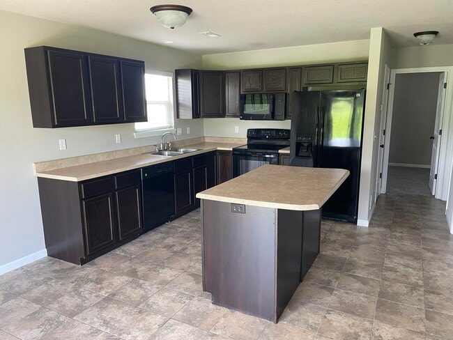 Building Photo - 5727 Abercorn Dr