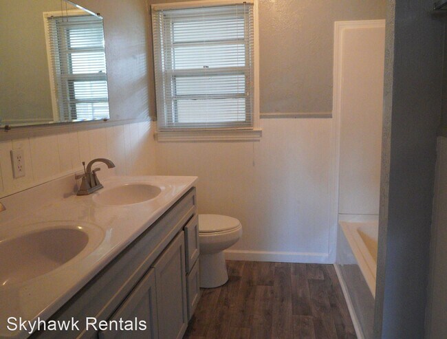 Building Photo - 3 br, 1 bath House - 111 Edgewood Street