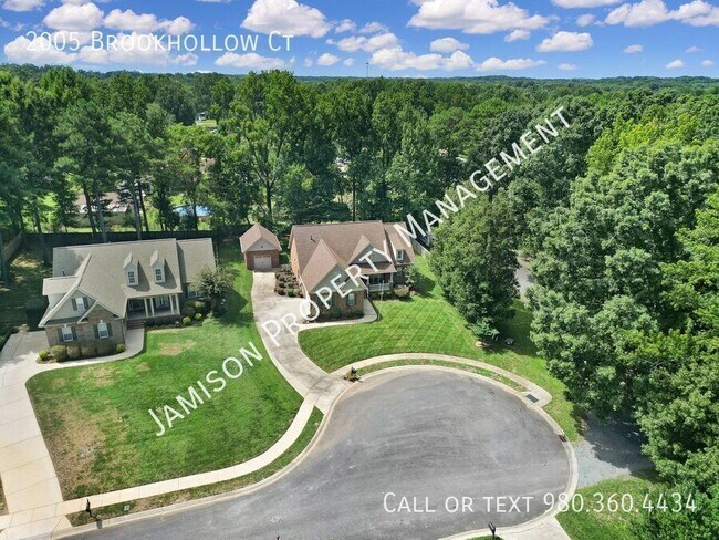 Building Photo - 2005 Brookhollow Ct