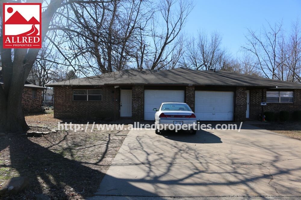 2105 W Emma Ave Unit B, Springdale, AR 72762 Room for Rent in