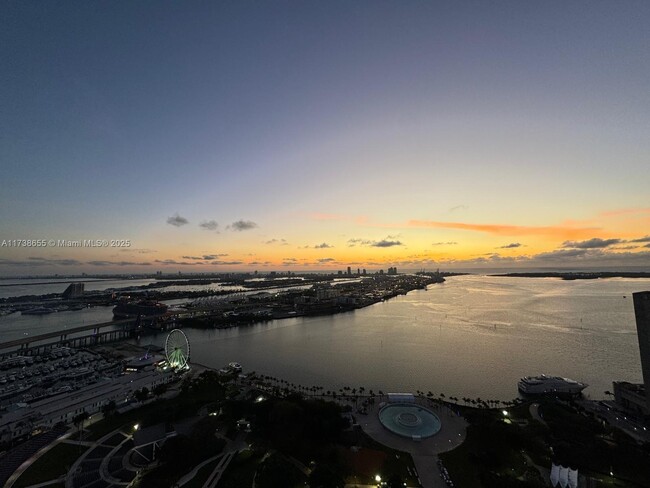 Foto del edificio - 50 Biscayne Blvd