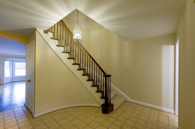 Foto del edificio - Beautifully Updated Townhome in Rockville