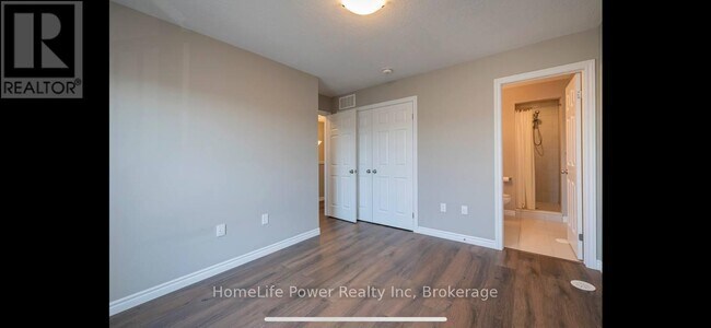 Building Photo - 10 Wheat Ln.