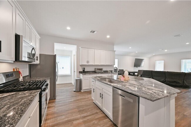 Foto del edificio - 1139 Hughes Crossing Dr