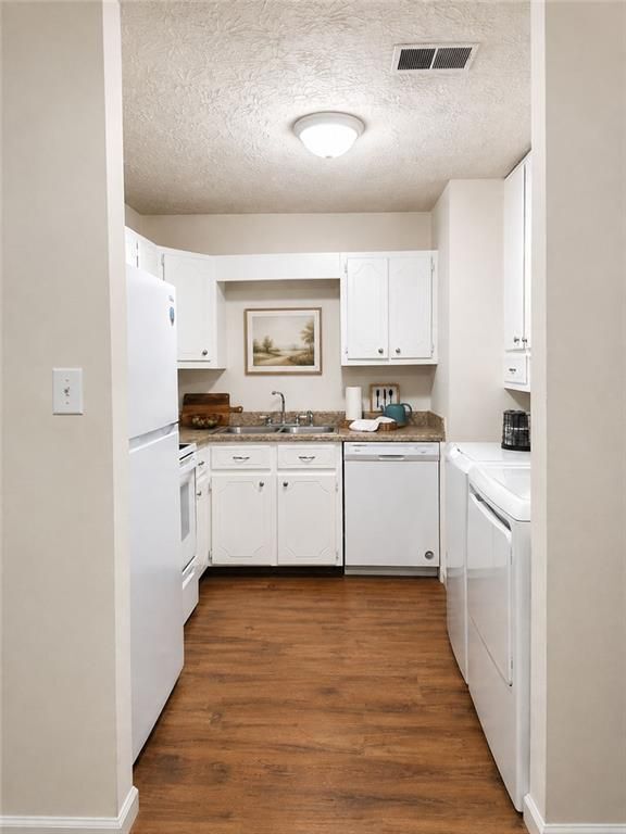 Foto del edificio - 232 Rustwood Dr