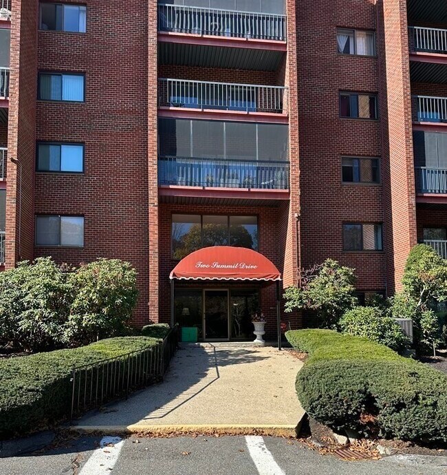 Foto del edificio - 2 Summit Dr