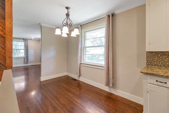 Dining area - 4821 Humber Dr