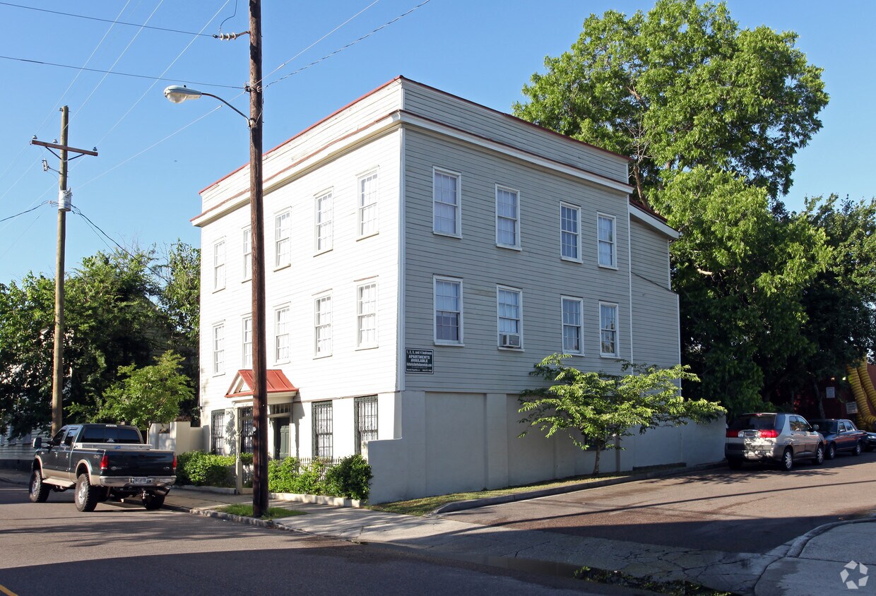 Building Photo - The Embassy
