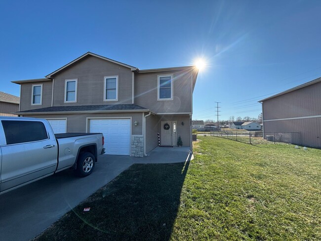 Building Photo - Your Dream Home Awaits – Gorgeous 4 Bed / 2.5 Bath with Spacious Backyard & Attached Garage