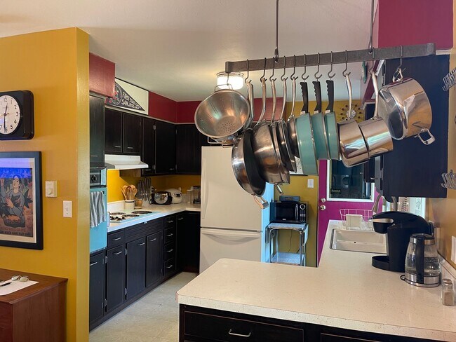 Foto del edificio - WEST LAFAYETTE....ALL UTILITIES INCLUDED & FULLY FURNISHED