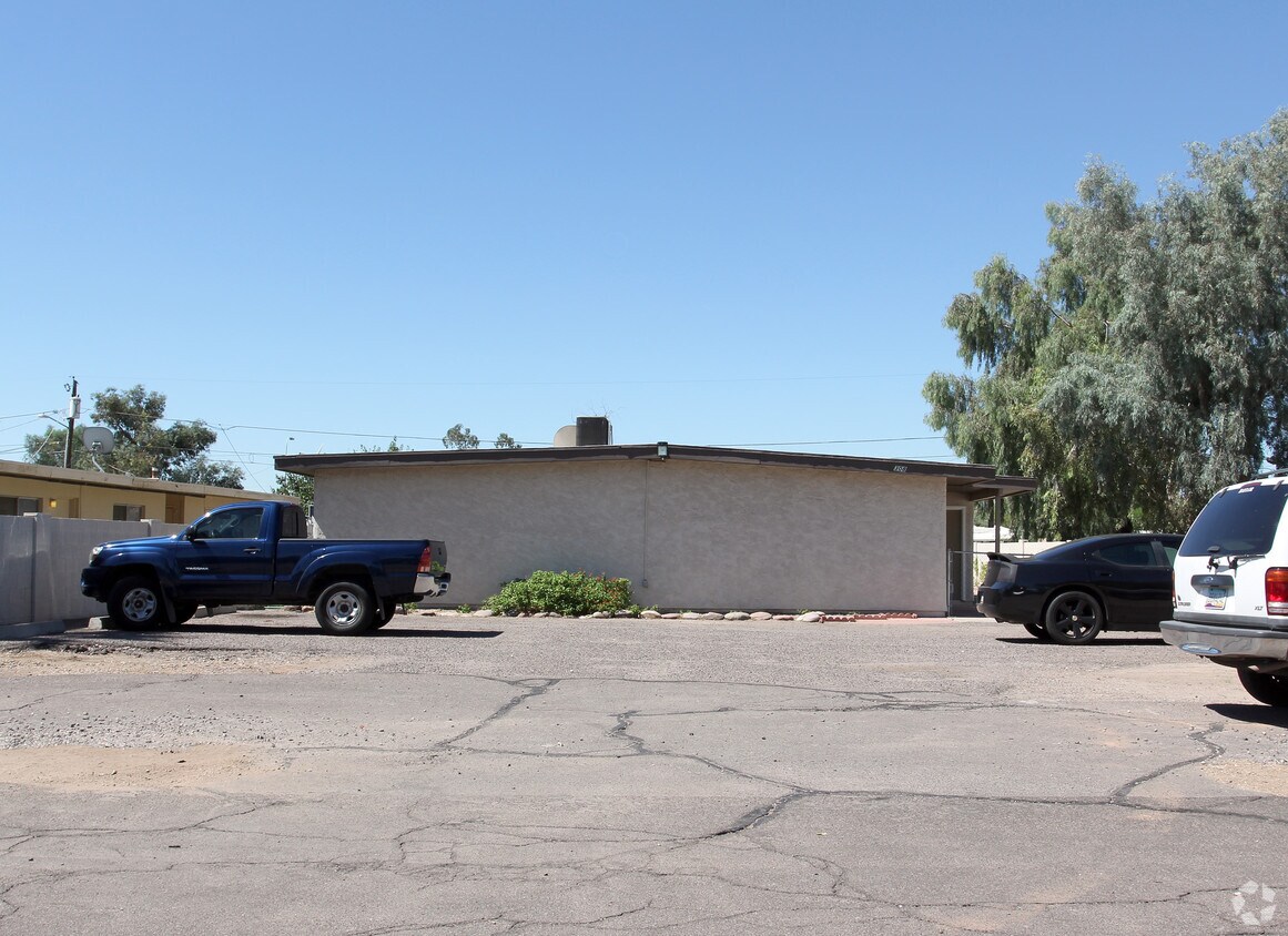 Building Photo - 308 S Westfall Ave