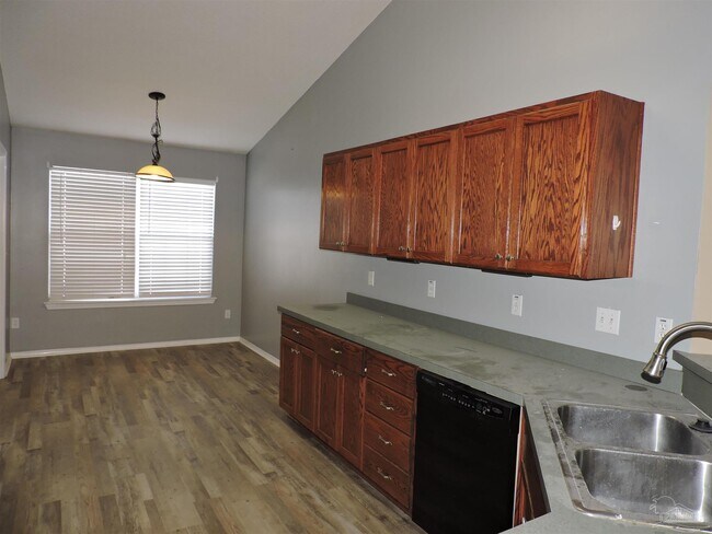 Foto del edificio - 724 Hanley Downs Dr