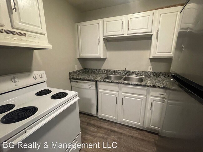 Building Photo - 1 br, 1 bath House - 100 Mcarthur St Apt 14