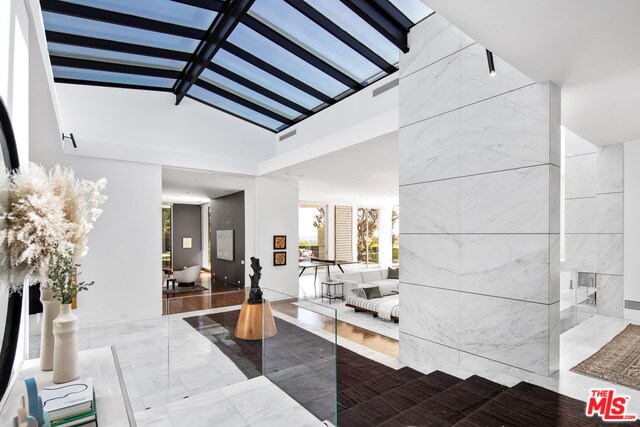 Foto del edificio - 924 N Hillcrest Rd