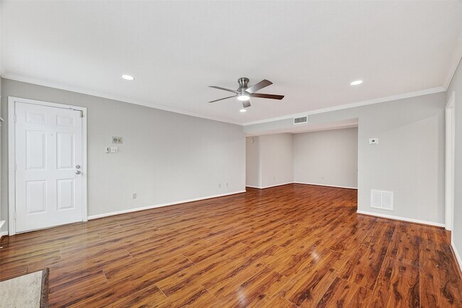 Foto del edificio - 3700 W Clay St