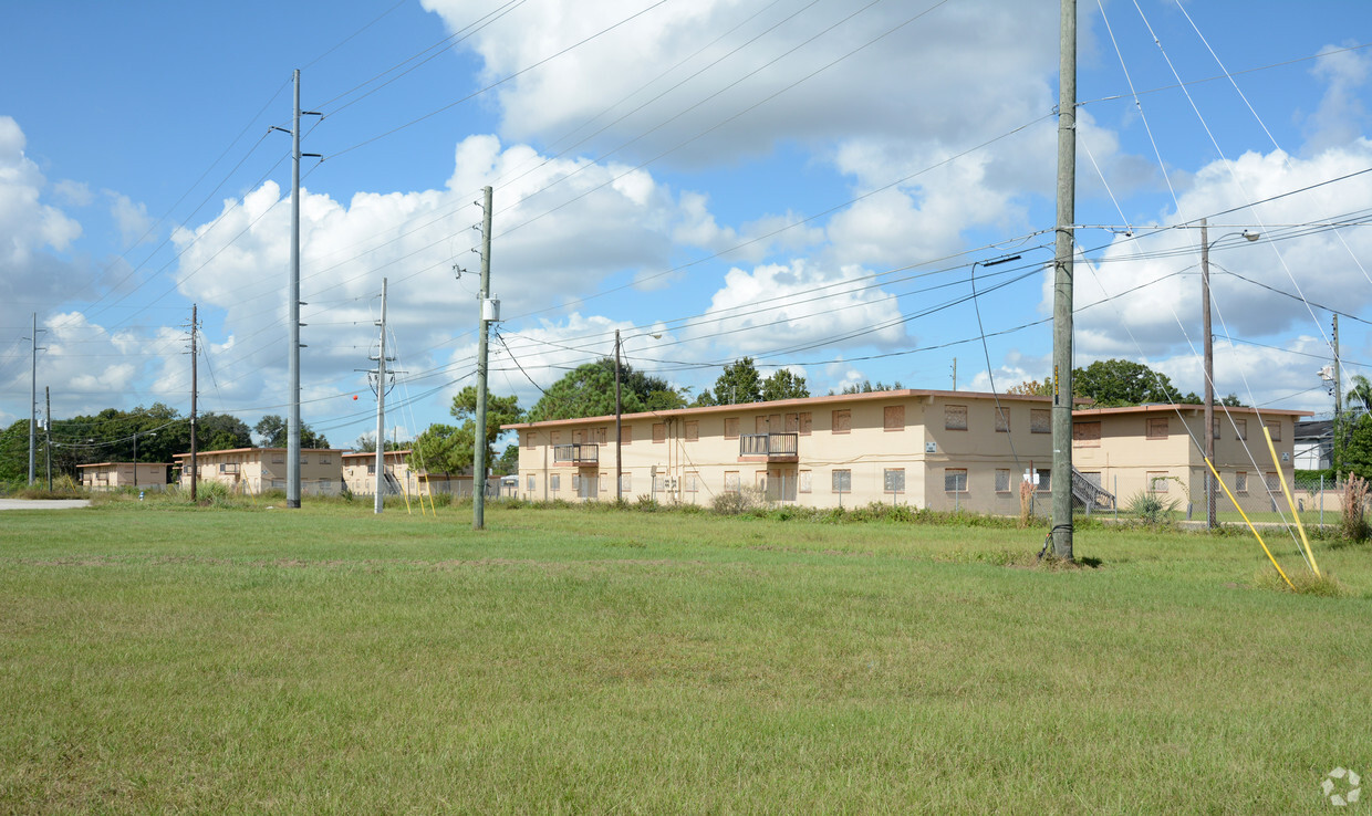 Building Photo - Peppertree Circle Apartments