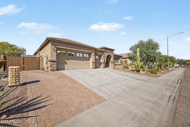 Building Photo - 5704 W Bent Tree Dr