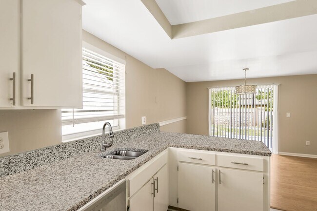 Foto del edificio - 7360 Monterey Blvd