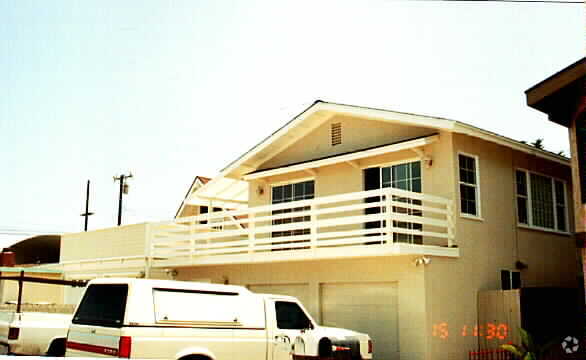 Building Photo - 140 Burbank Ave
