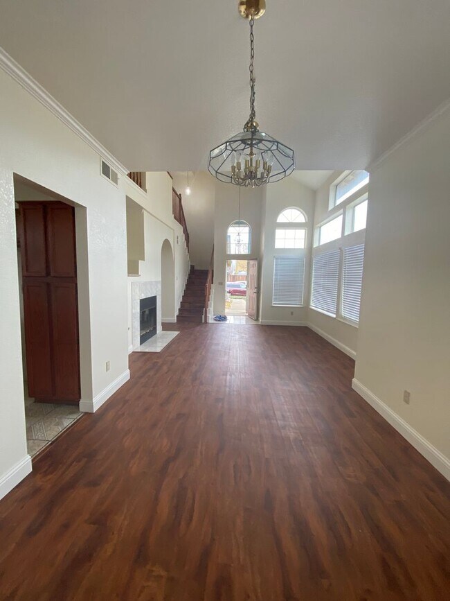 Foto del edificio - Located in a great neighborhood 4Bdm 3Ba H...