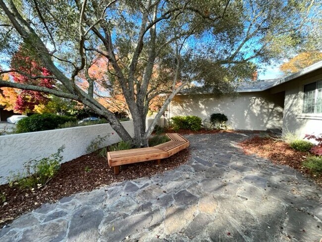 Building Photo - Move-in Ready, Single Story, 3BD/2BA Home ...