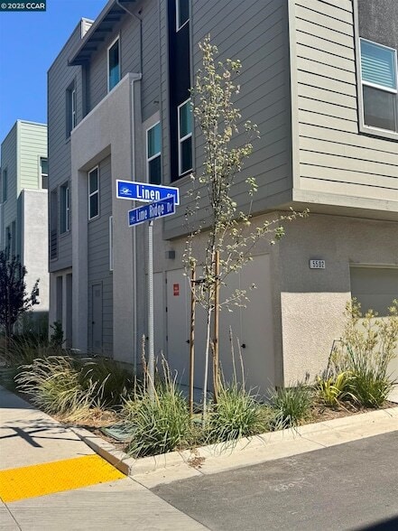 Building Photo - 5601 Linen Ct