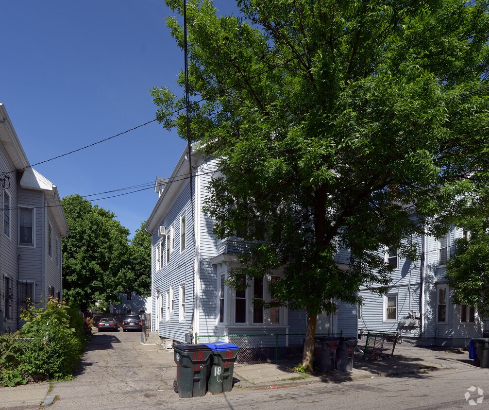Building Photo - 18 Alverson Ave