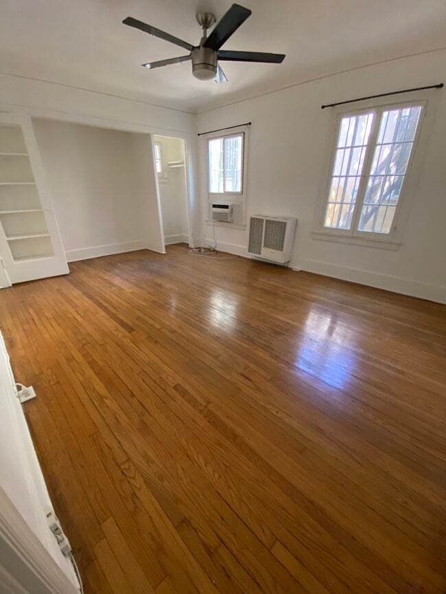 LIVING ROOM - 7288 1/4 Fountain Ave