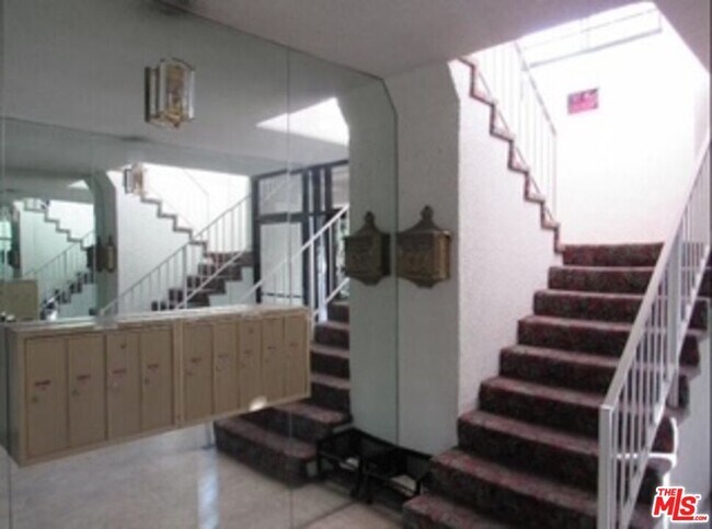 Foto del edificio - 1242 S Holt Ave