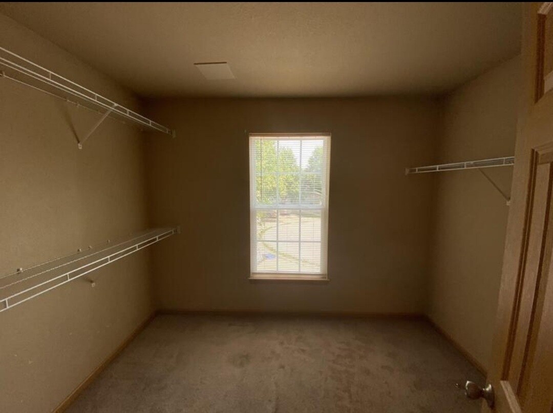 Foto principal - 834 S Woodson Ct