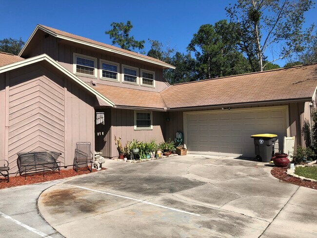 Building Photo - 8179 Crosswind Rd