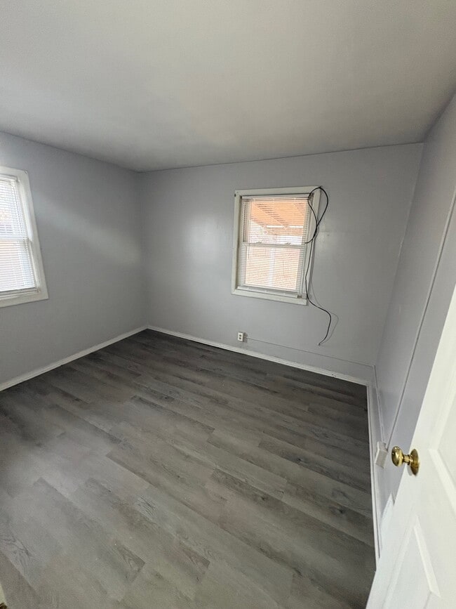 Building Photo - 1842 Shady Crest St