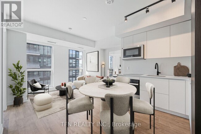 Photo du bâtiment - 327 King St W