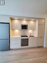 Building Photo - 30 Inn On The Pk Dr