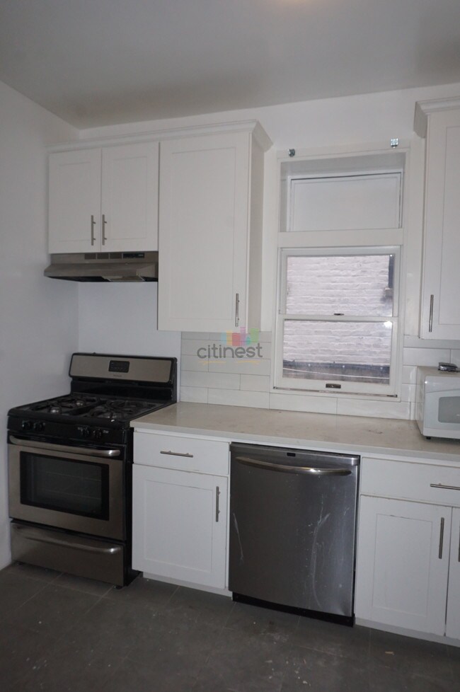 Building Photo - 314 7th St