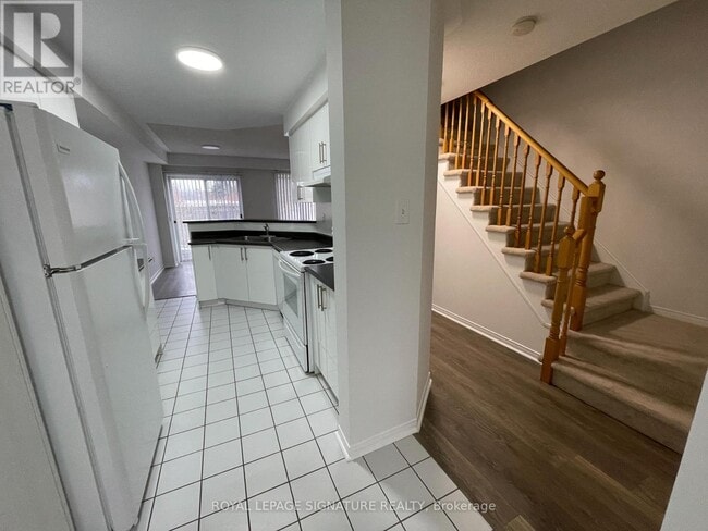 Photo du bâtiment - 689 Four Winds Way