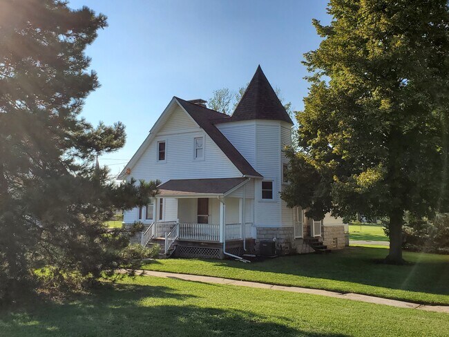 Foto del edificio - 709 Dewitt Ave