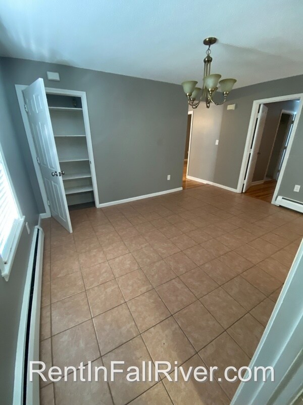Building Photo - 459 Snell St