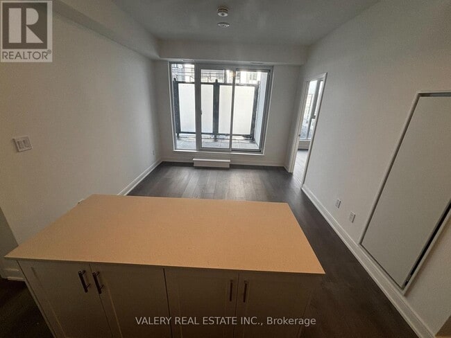 Building Photo - 705 Davis Dr