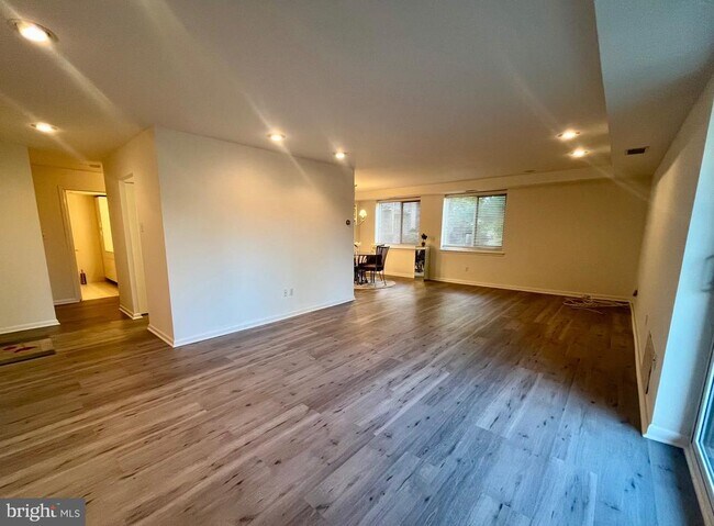 Foto del edificio - 1637 Oakwood Dr